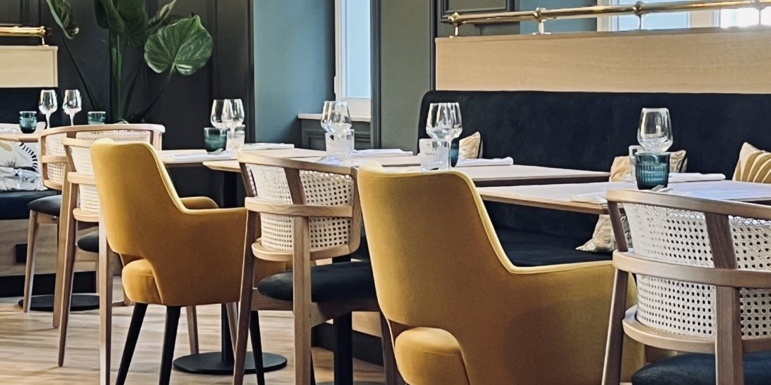 Salle de restaurant contemporaine sur mesure